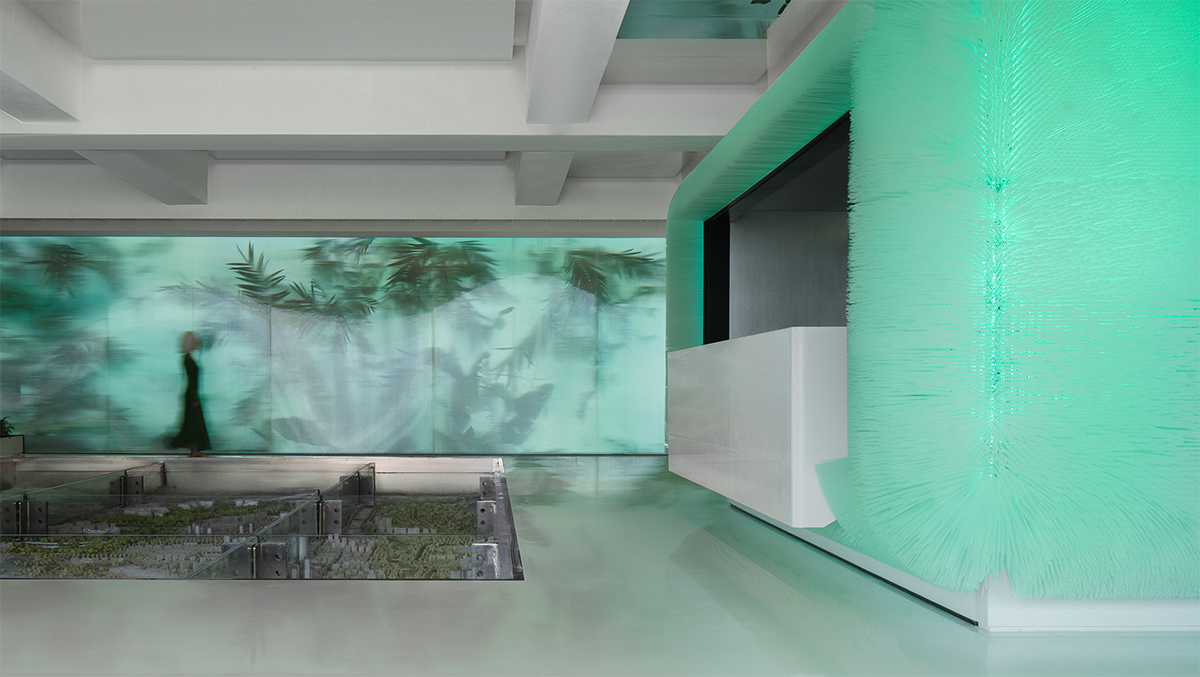 Climbing the stairs into the second floor meeting space, leaves dance like green wings, half hidden behind panes of glass, like an oasis for city residents, a floating island of nature, an island of healing.