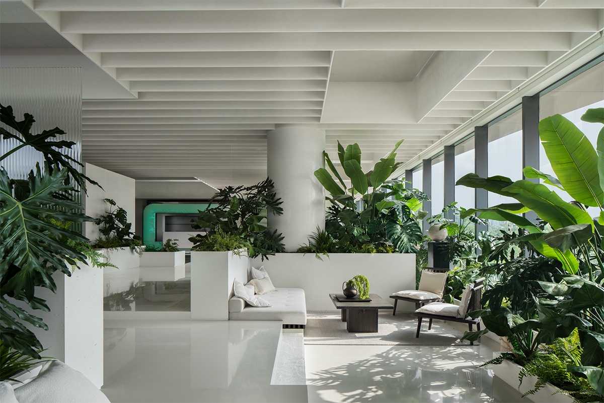 The plants reach out from behind the glass, fully shedding their technological shell and returning to life's original form, growing with quiet force, blooming in silence. Green continues to break free, again and again, returning to itself.